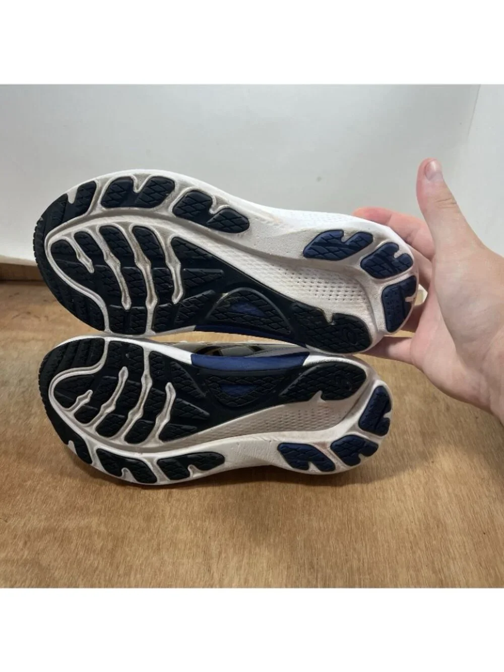 ASICS Gel Kayano 30 Anniversary women Size 7 Shoe 1012B577-100 White/Deep Ocean